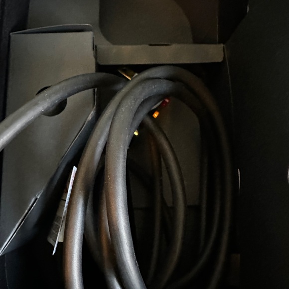 Dyson Supersonic hair dryer - purple and rose gold color - Picture 4 of 5